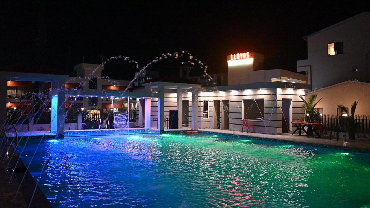 מנדרמוני Moon Star Beach Resort מראה חיצוני תמונה