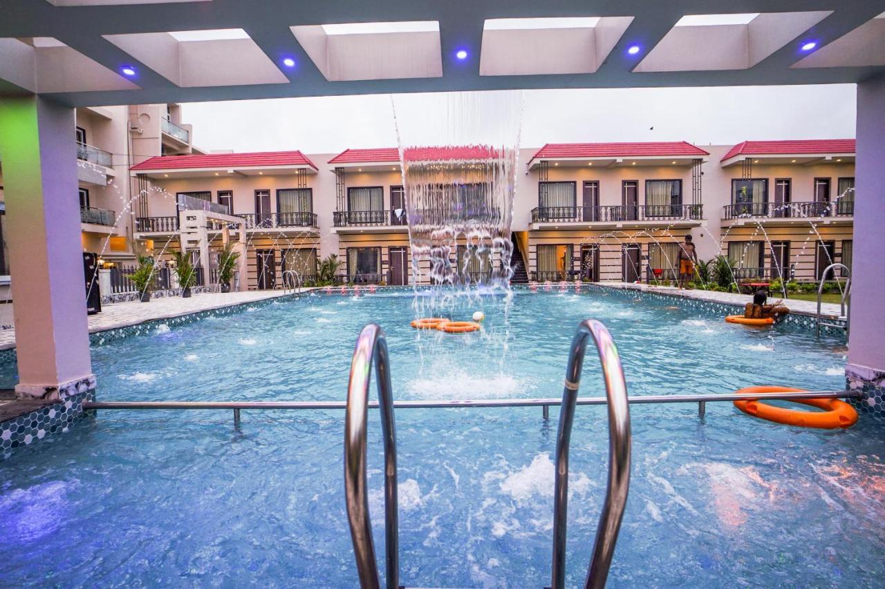 מנדרמוני Moon Star Beach Resort מראה חיצוני תמונה